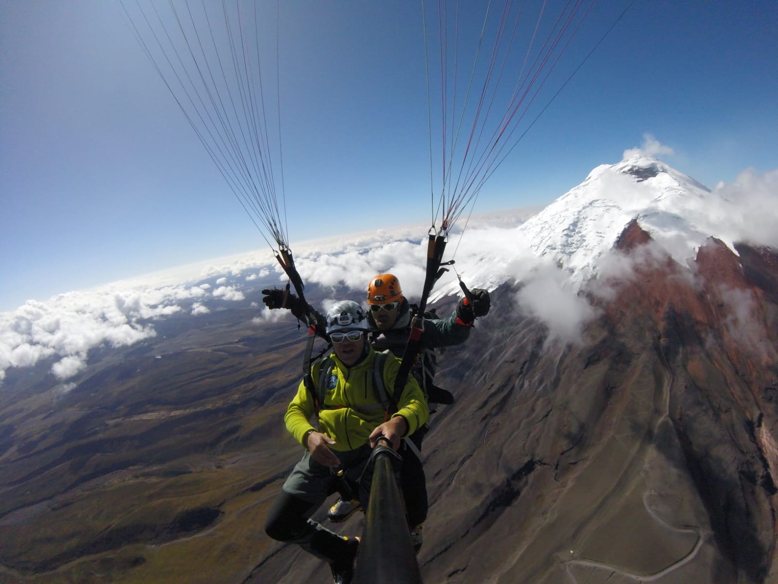 Ecuador Mountain Guides, adventure tourism agency, paragliding