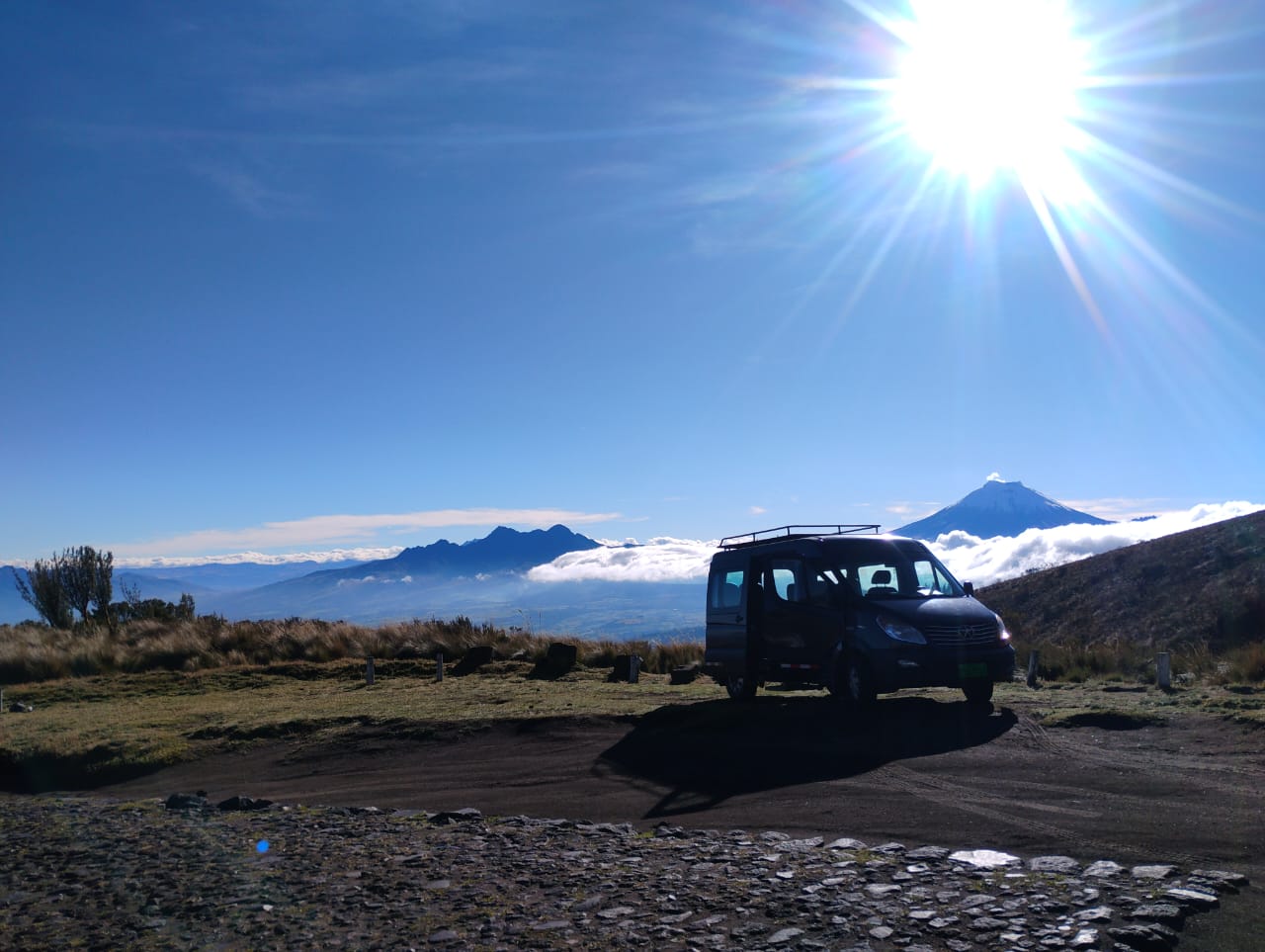 Ecuador Mountain Guides, adventure tourism agency, paragliding